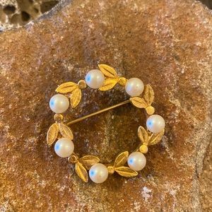 ❄️Vintage style brooch